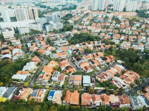 Aerial view of diverse residential properties including houses and apartment buildings representing Brazilian real estate markets where property auctions take place