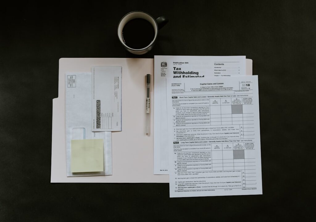 Legal documents and paperwork representing the requirements for usucapião process