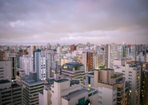 Vista aérea do bairro Itaim Bibi em São Paulo, região de alto padrão com edifícios residenciais e comerciais