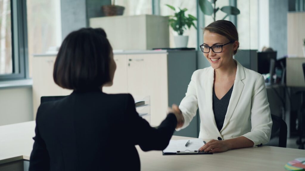 Professional consultation meeting between lawyer and client, representing the process of choosing a specialized real estate attorney in São Paulo